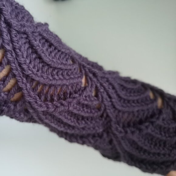 Purple HandKnit Fingerless Armwarmer Gift Halloween Wool Blend Made in Canada - Picture 4 of 4